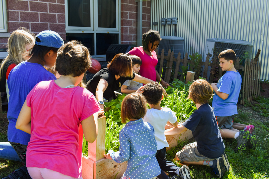 An early care and education provider, young children and parents check out what’s growing in the garden in Londonderry, PA. Photo courtesy of Pennsylvania Farm to Early Care and Education Champion grantee.
