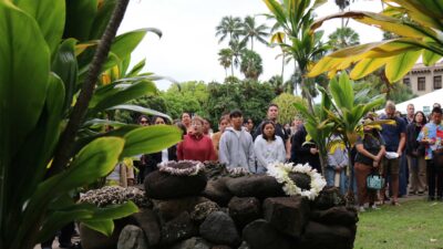 Offering lei at the Queen LiliΓÇÿuokalani space during the Hawai‘i Ku‘u Home Aloha Summit.