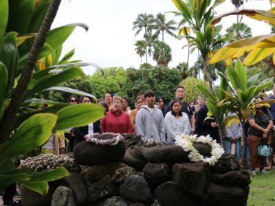 Offering lei at the Queen LiliΓÇÿuokalani space during the Hawai‘i Ku‘u Home Aloha Summit.